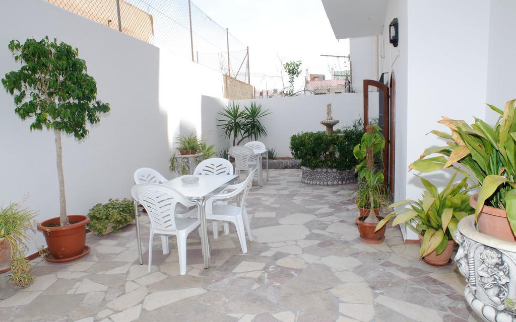 Sant Antoni de Portmany Hostal Montana מראה חיצוני תמונה