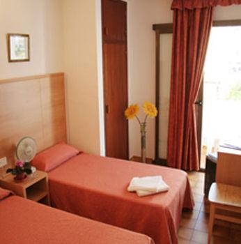 Sant Antoni de Portmany Hostal Montana מראה חיצוני תמונה