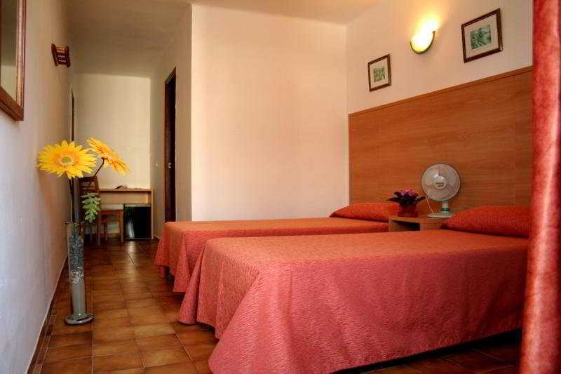 Sant Antoni de Portmany Hostal Montana מראה חיצוני תמונה